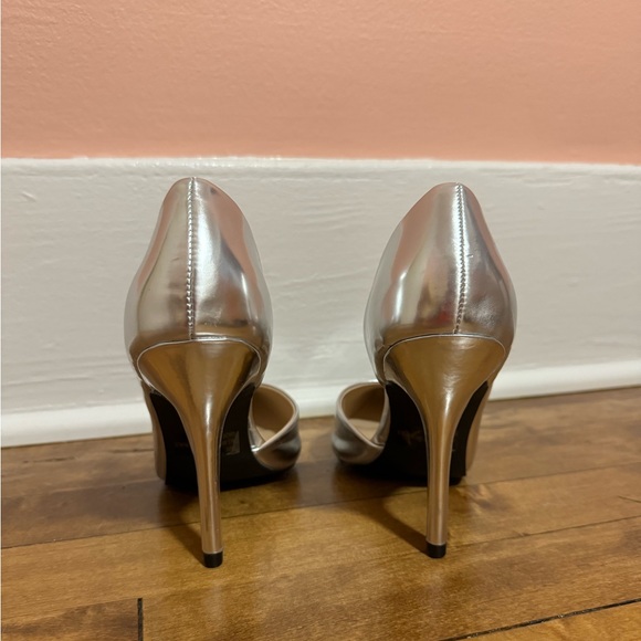 Qupid Silver metallic stiletto heels size 7.5 new in box - Picture 4 of 5